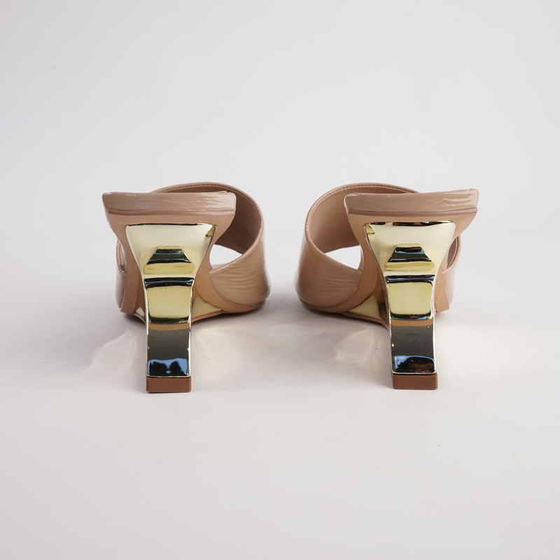 KL7040001 Nude Patent Wedges