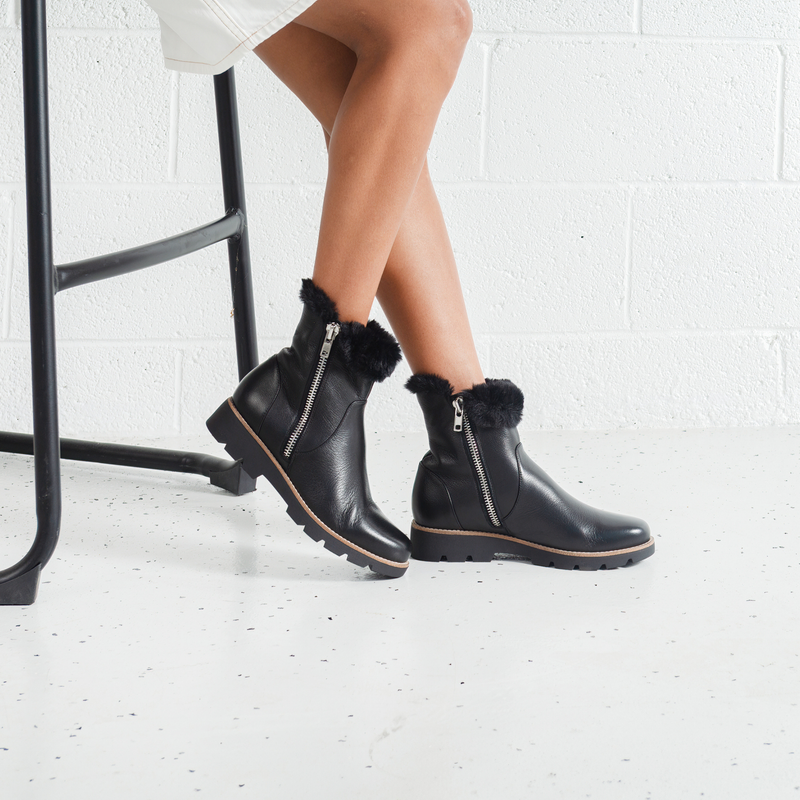 Dlinga Black/Black Fur Leather Boots