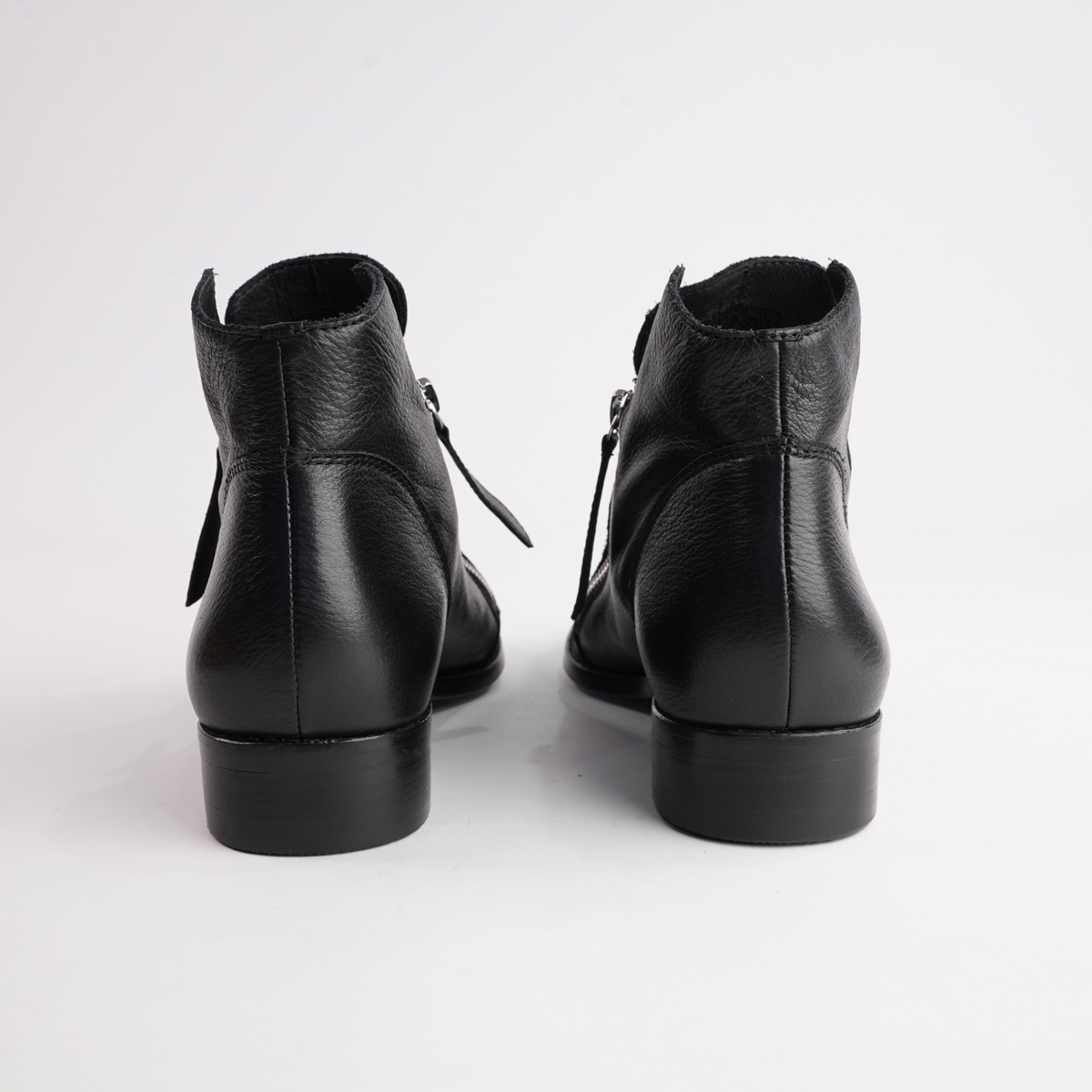 Norys Black/ Black Heel Leather Ankle Boots