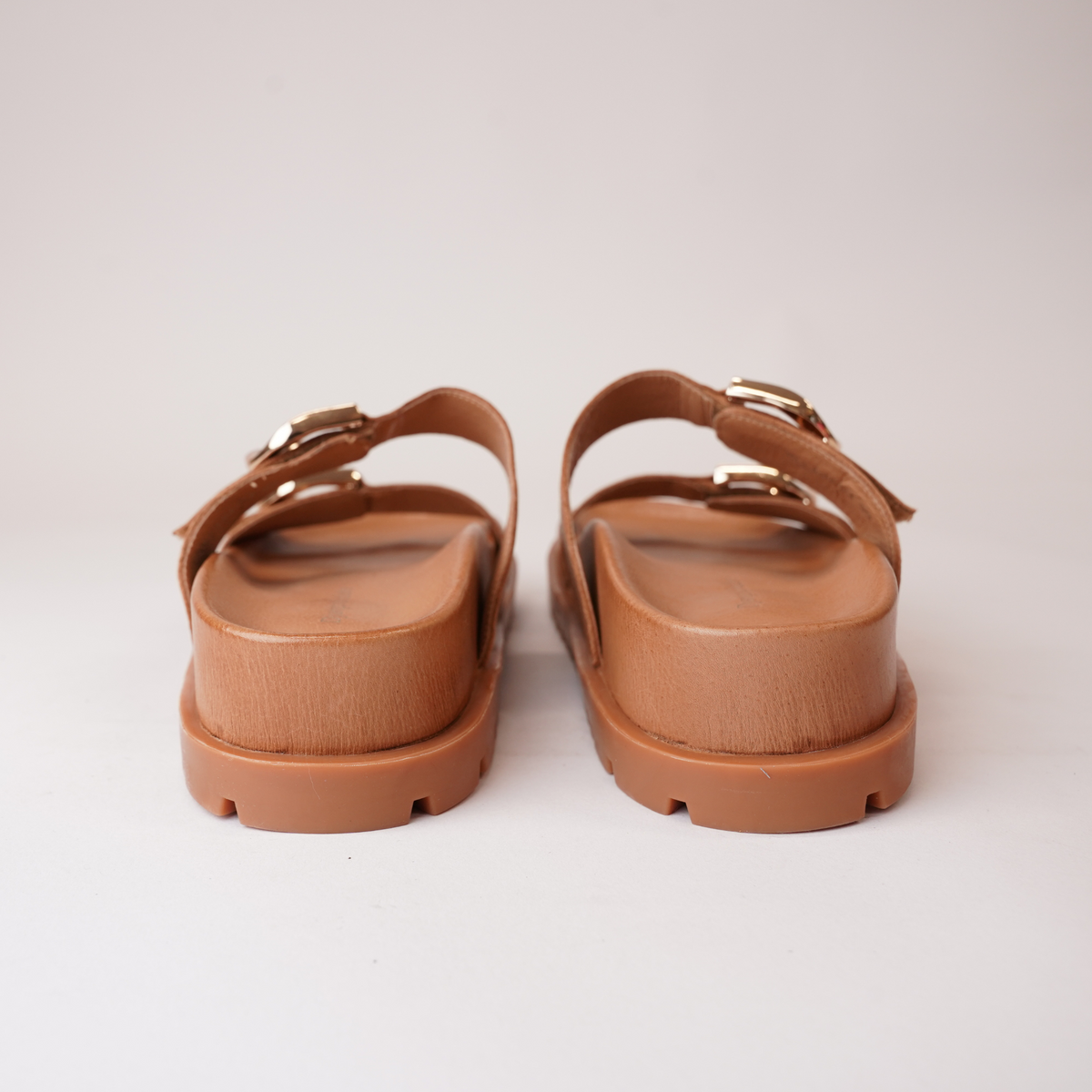 Ullana Tan Leather Slides - DJANGO AND JULIETTE | Shouz