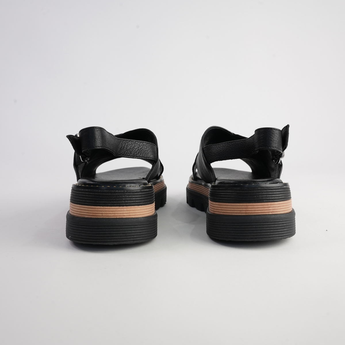 Sasi Black Leather Sandals - DJANGO AND JULIETTE | Shouz