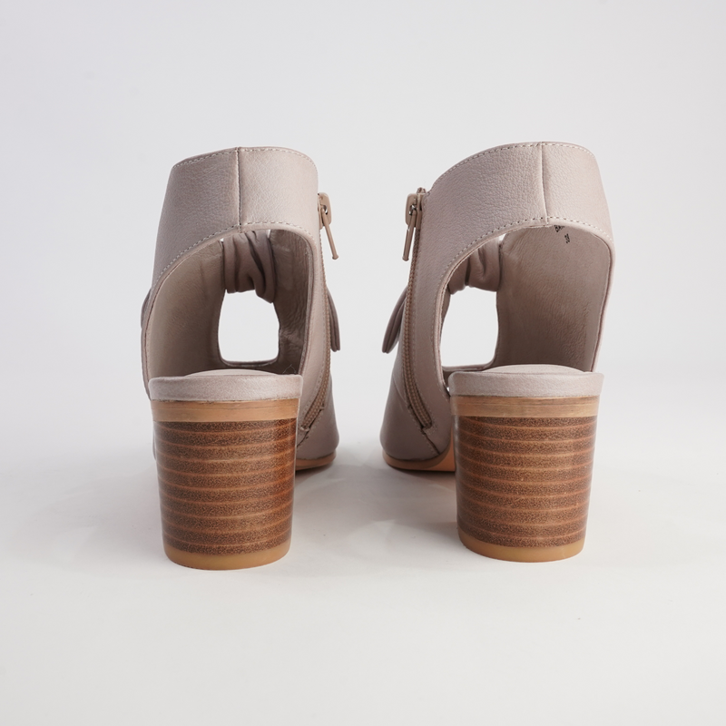 Banana Café Leather Heels