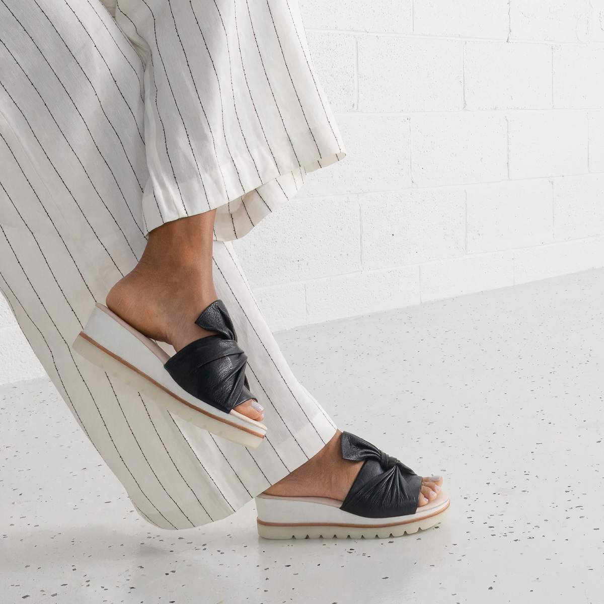 Wolin Black/ White Sole Leather Sandals - DJANGO AND JULIETTE | Shouz