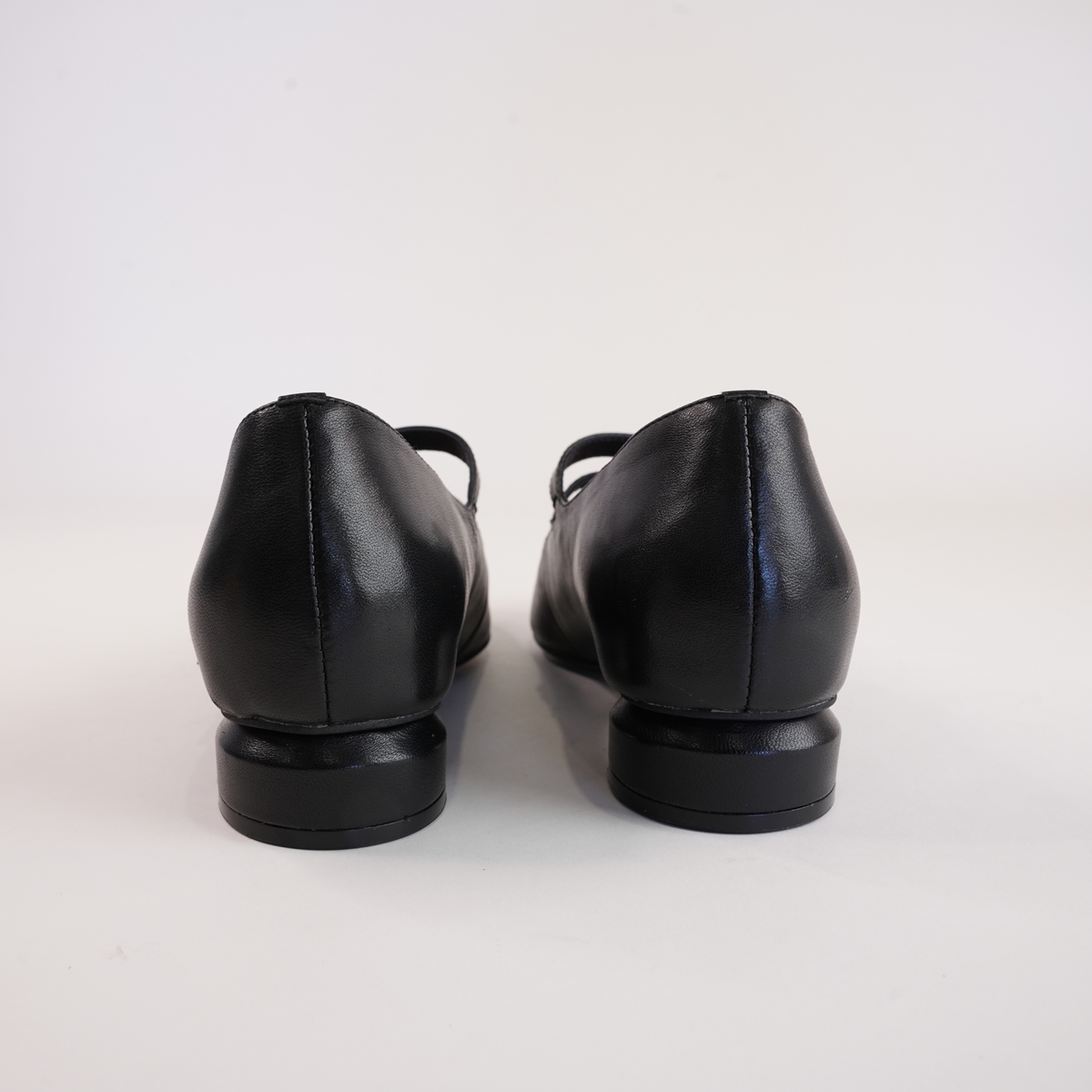 Fuela Black Leather Flats - DJANGO AND JULIETTE | Shouz