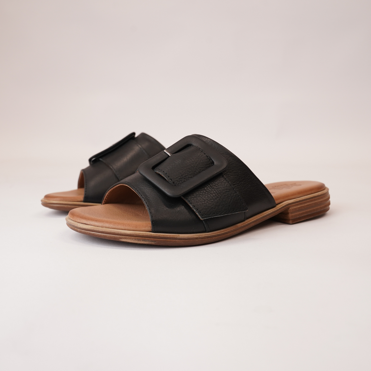 Miley Black Leather Slides - SALA | Shouz