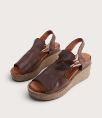 Los Patios Praline Leather Wedges