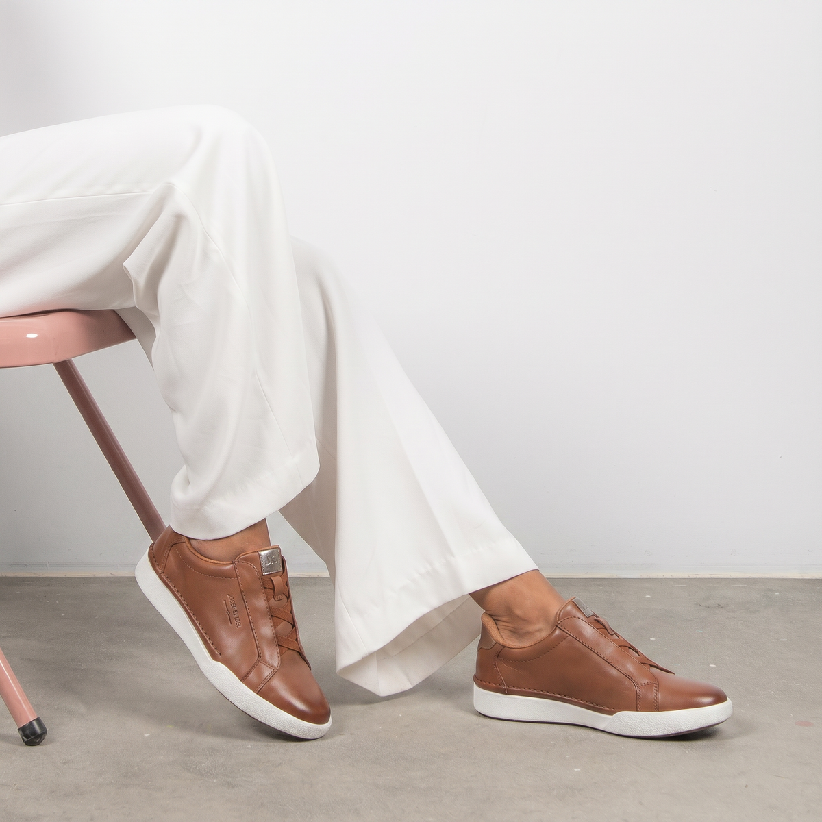 Claire 33 Camel Sneakers