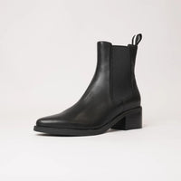 Daily Black Leather Chelsea Boots