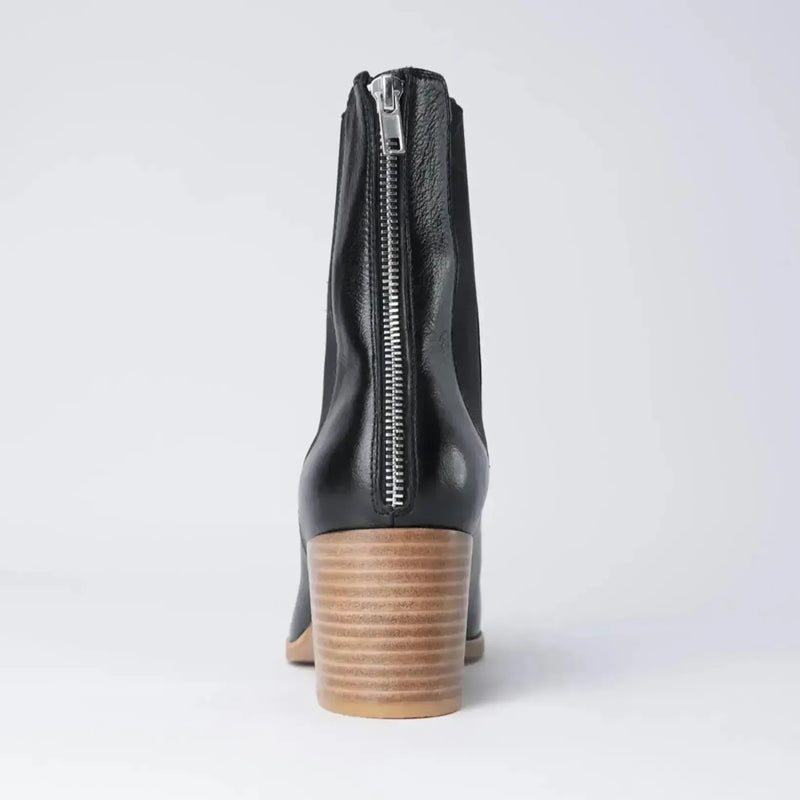 Zoltan Black / Natural Leather Chelsea Boots - Shouz